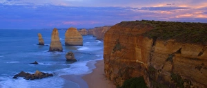 Twelve Apostles sunset - sandstone rock formations of famous Twelve Apostels Twelve Apostles sunset - sandstone rock formations of famous Twelve Apostels