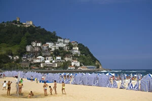 Images Dated 21st July 2009: Beach scene at La Concha Bay in the city