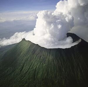 Images Dated 27th February 2006: Democratic Republic of Congo (DRC) - Aerial view of Africa, Mount Nyiragongo, Virunga Volcanoes
