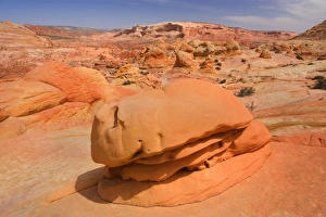 Hamburger Rock - a multi-coloured carved rock, made of jurrasic-age Navajo Sandstone that Hamburger Rock - a multi-coloured carved rock, made of jurrasic-age Navajo Sandstone that