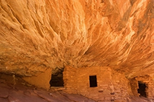 House on Fire Ruin - ancient puebluan dwelling built into an alcove in Mule Canyon House on Fire Ruin - ancient puebluan dwelling built into an alcove in Mule Canyon