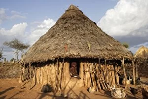 Images Dated 19th August 2005: Hut in village of the Hamer tribe