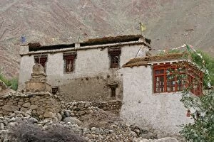 Images Dated 6th August 2005: Ladakhi house with fodder on the roof. Ulley. TransHimalaya India