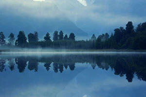 Images Dated 18th February 2008: Lake Matheson - perfect reflection of treeline and mountains of the Southern Alps in Lake Matheson
