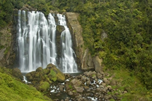 Marokopa Falls - Marokopa river drops over the edge into a wide gorge which flanks are Marokopa Falls - Marokopa river drops over the edge into a wide gorge which flanks are