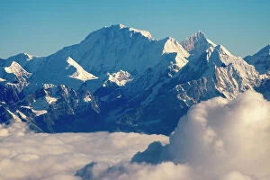 Himalaya Gallery: Mount Everest (8848m) in the Himalayas above