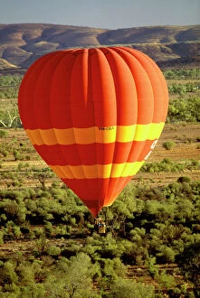 Images Dated 25th August 2009: Outback hot air ballooning - Alice Springs, Northern Territory, Australia JLR05780