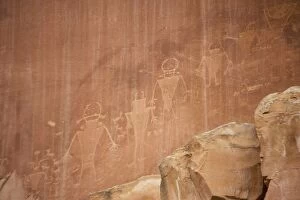 Images Dated 22nd November 2006: Petroglyphs etched by Fremont Indians in sandstone cliff