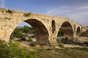 Vaucluse Gallery: Roman arch bridge (3 BC), Pont Julien over