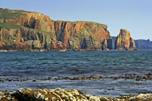 Seascape - view from Braewick beach towards red granite cliffs and sea stacks of Stoura Pund and rock formation The Drongs on the right hand side Seascape - view from Braewick beach towards red granite cliffs and sea stacks of Stoura Pund and rock formation The Drongs on the right hand side