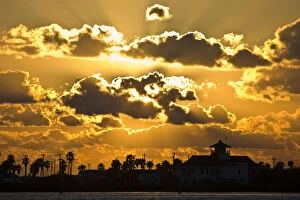 Images Dated 29th November 2010: Sunrise at South Padre Island, Texas coast