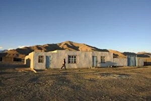 Images Dated 25th November 2007: Tajikistan - small village in Pamir mountain - Murgab