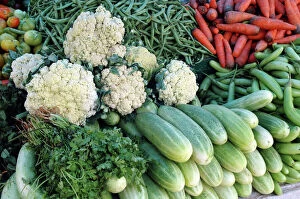 Images Dated 23rd March 2006: Vegetables on sale in India: Cauliflower, carrots, marrows etc