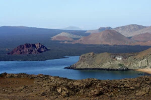 Ecuador Collection: View across the Galapagos Islands from Bartolome Island
