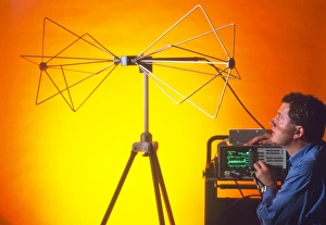 Antenna for measuring electromagnetic fields Antenna for measuring electromagnetic fields
