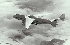 Antonov An-225 in flight, Worlds largest plane Antonov An-225 in flight, Worlds largest plane