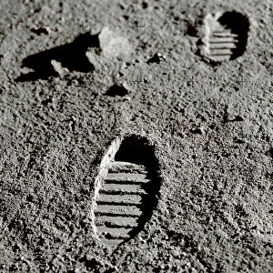 Computer Artwork Gallery: Astronaut footprints on the Moon