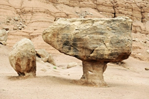 Balanced rocks, Marble Canyon, USA C018/2580 Balanced rocks, Marble Canyon, USA C018/2580