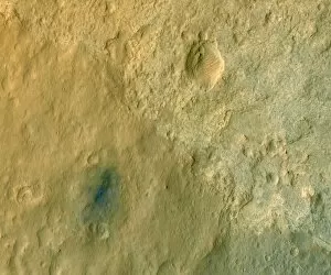 Curiosity rover on Mars, satellite image C014/4940