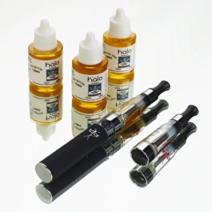 Electronic cigarette and charger C018/2884 Electronic cigarette and charger C018/2884