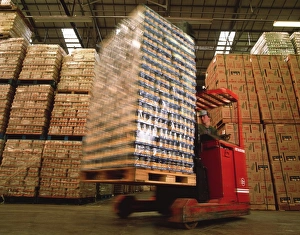Images Dated 28th November 1994: Fork-lift truck in warehouse