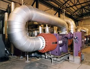 Images Dated 19th January 2006: Gas compressor at an oil refinery