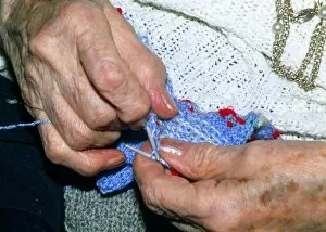 Images Dated 17th June 1999: Hands knitting affected by osteoarthritis