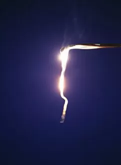 Images Dated 5th March 2003: Magnesium ribbon burning