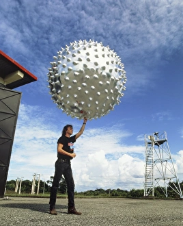 Images Dated 22nd July 2005: Meteorologist with Jimsphere weather balloon