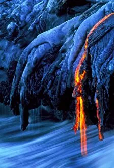 Images Dated 3rd October 2002: Molten pahoehoe lava flowing into the ocean