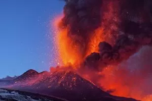 Active Gallery: Mount Etna erupting, 2012 C016 / 4639