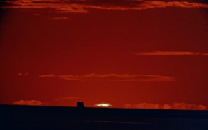 Photograph of the green flash effect Photograph of the green flash effect