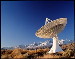 Images Dated 2nd February 1998: Radio telescope