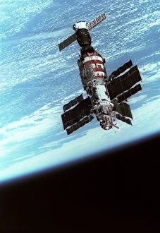 Manned Spaceflight Gallery: Salyut 7 space station in orbit