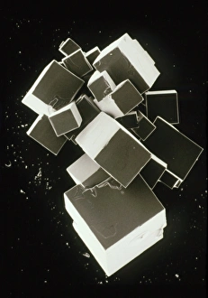 SEM of pure sodium chloride (recrystallised) SEM of pure sodium chloride (recrystallised)