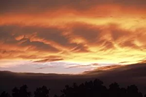 Images Dated 2nd April 2003: Sunset clouds