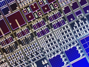 Light Micrograph Images Prints: Surface of microchip, light micrograph C018 / 6403