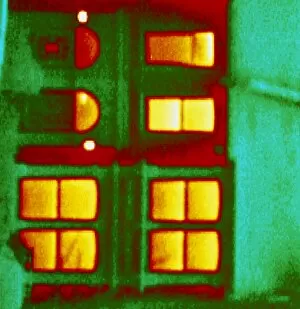 Images Dated 24th April 2003: Thermogram showing heat loss from a house