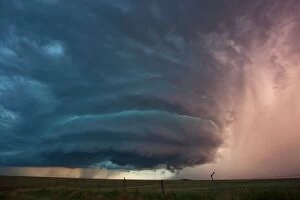 Images Dated 30th November 2010: Tornadic supercell thunderstorm, USA