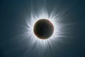Images Dated 3rd December 2004: Total solar eclipse with corona
