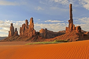 Totem Pole, Arizona, USA, at sunrise C018/2542 Totem Pole, Arizona, USA, at sunrise C018/2542