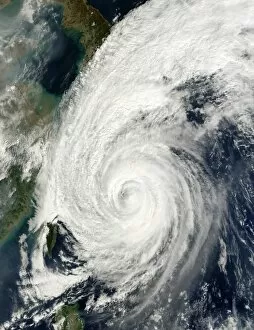 Images Dated 25th April 2005: Typhoon Tokage