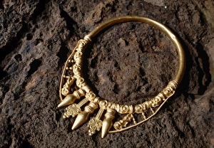 View of a golden Celtic necklace during excavation View of a golden Celtic necklace during excavation