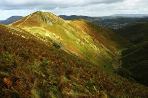 Related Images Collection: England, Shropshire, The Long Mynd. View from the Long Mynd in early autumn looking across the green
