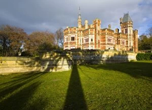 Images Dated 16th November 2008: England, Tyne & Wear, Saltwell Park. Saltwell Towers situated in Saltwell Park