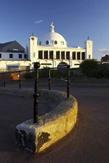 Images Dated 20th July 2005: England Tyne and Wear, Whitley Bay. The local landmark of the Spanish City, near