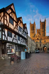 Prints of England, Lincolnshire, Lincoln. The historic Bailgate area and Lincoln Cathedral, in the UK city of Lincoln Lincolnshire Prints: Lincoln Cathedral Print - Historic Bailgate Area