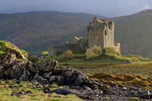 Britain Collection: Scotland, Scottish Highlands, Eilean Donan Castle