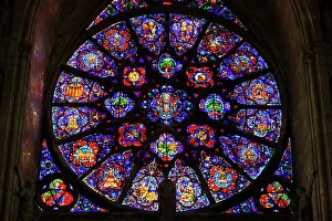Cathedrals Gallery: The 18th century rose window dedicated to Mary, Reims Notre Dame Cathedral