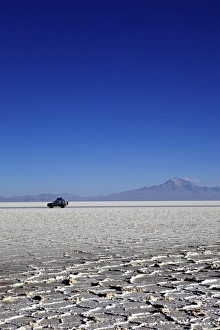A 4x4 on Salar de Uyuni, the largest salt flat in the world, South West Bolivia, Bolivia A 4x4 on Salar de Uyuni, the largest salt flat in the world, South West Bolivia, Bolivia